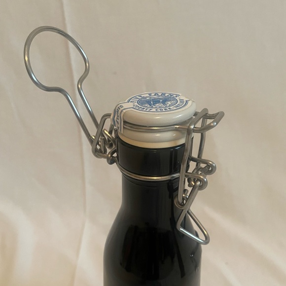 Toggle top bottles. - Picture 3 of 8